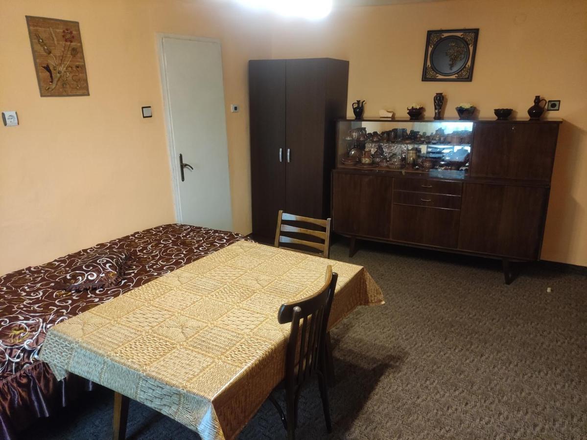 Holiday Home Lyubovo Gabrovo Buitenkant foto